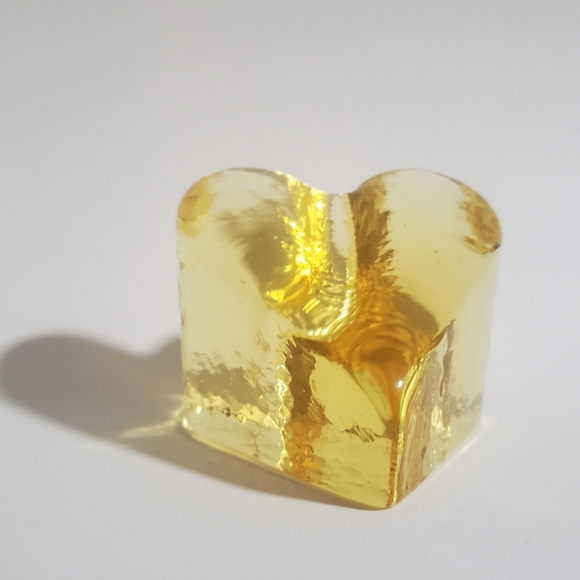 Fire & Light - Heart paperweight in "honey" - Picture 1 of 4